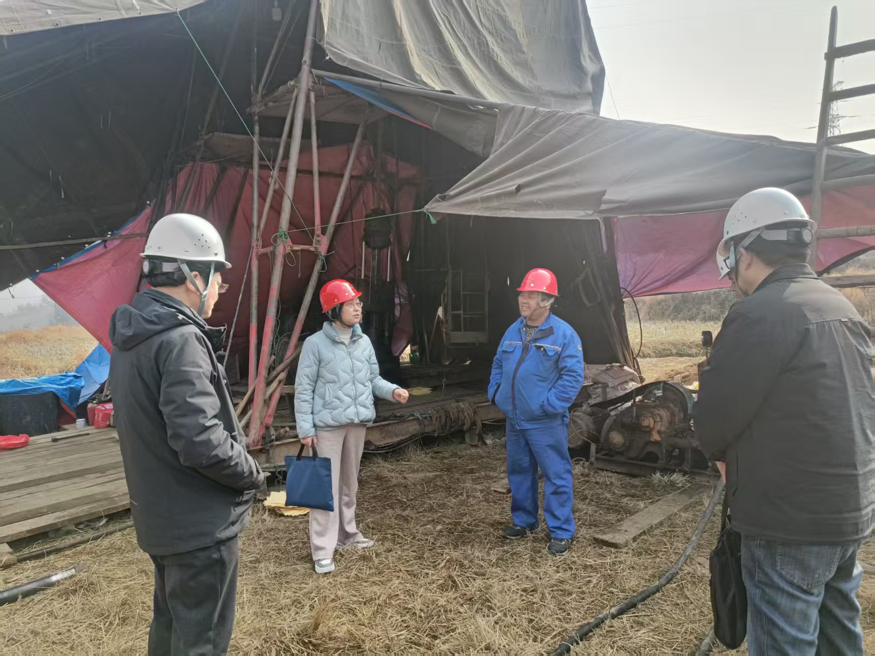 ¶ÓÁìµ¼µ½èÈÑô×ê̽¹¤µØ¿ªÕ¹°²È«¼ì²é